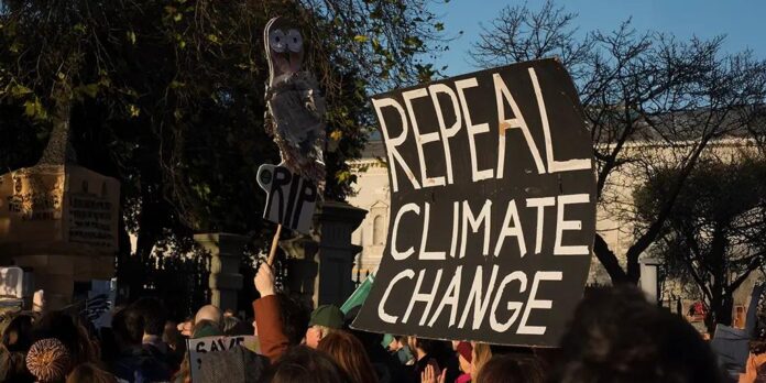 Extinction_Rebellion_-_Climate_Action_Now_-_45200370014.webp.jpeg